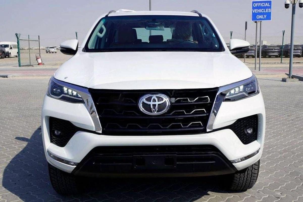 Toyota Fortuner 4.0L GXR-3-3