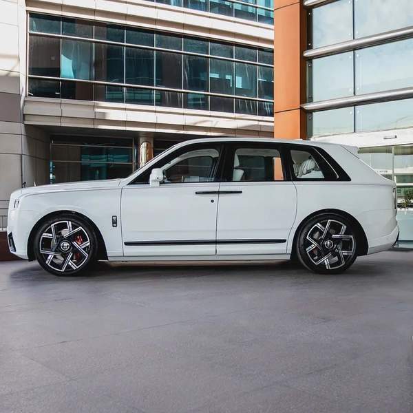 2025 ROLLS ROYCE CULLINAN BLACK BADGE ( BRAND NEW )