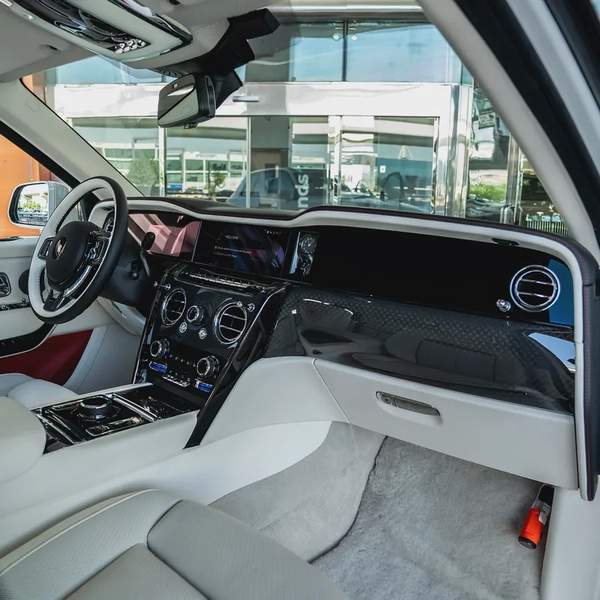 2025 ROLLS ROYCE CULLINAN BLACK BADGE ( BRAND NEW )