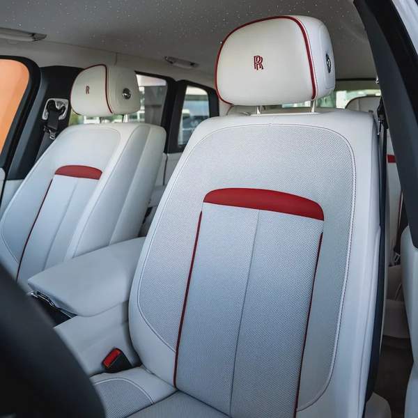 2025 ROLLS ROYCE CULLINAN BLACK BADGE ( BRAND NEW )