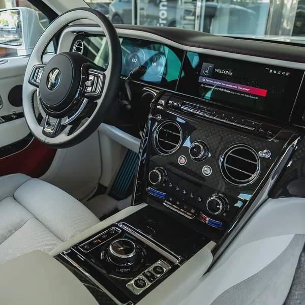 2025 ROLLS ROYCE CULLINAN BLACK BADGE ( BRAND NEW )