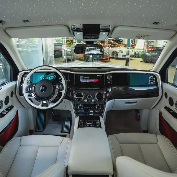 2025 ROLLS ROYCE CULLINAN BLACK BADGE ( BRAND NEW )