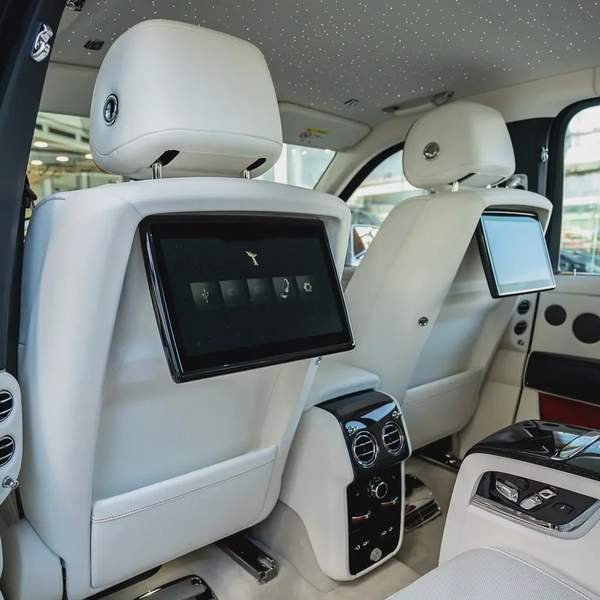 2025 ROLLS ROYCE CULLINAN BLACK BADGE ( BRAND NEW )
