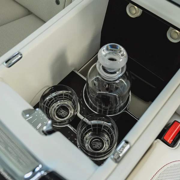 2025 ROLLS ROYCE CULLINAN BLACK BADGE ( BRAND NEW )