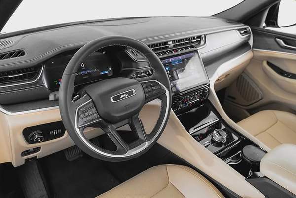 2,853 AED / 60 months | 0% DP | 2023 Jeep Grand Cherokee Limited + / Jeep Warranty