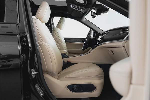 2,853 AED / 60 months | 0% DP | 2023 Jeep Grand Cherokee Limited + / Jeep Warranty