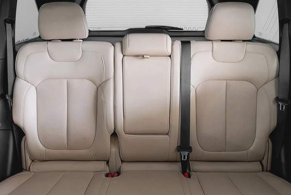 2,853 AED / 60 months | 0% DP | 2023 Jeep Grand Cherokee Limited + / Jeep Warranty