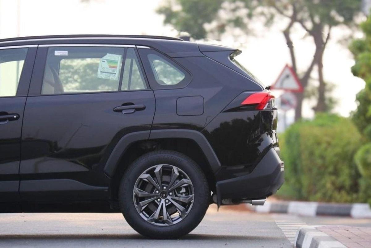 Toyota RAV4 RAV4 XLE 2.0L MED OPTION SUNROOF 20223-4-4