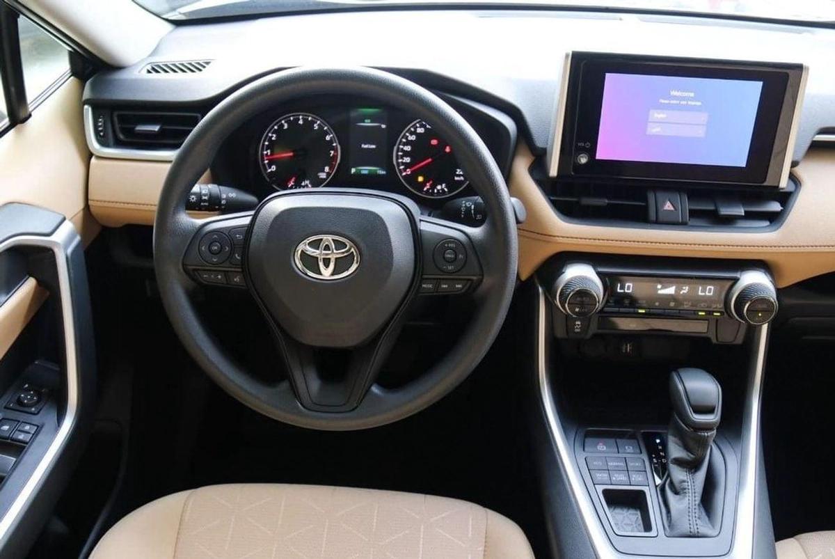 Toyota RAV4 RAV4 XLE 2.0L MED OPTION SUNROOF 20223-7-7