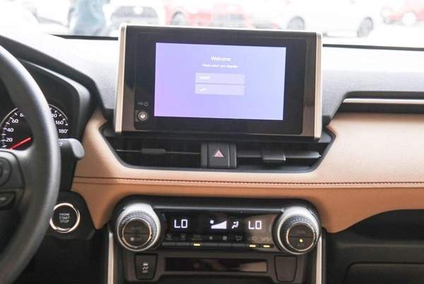 Toyota RAV4 RAV4 XLE 2.0L MED OPTION SUNROOF 20223