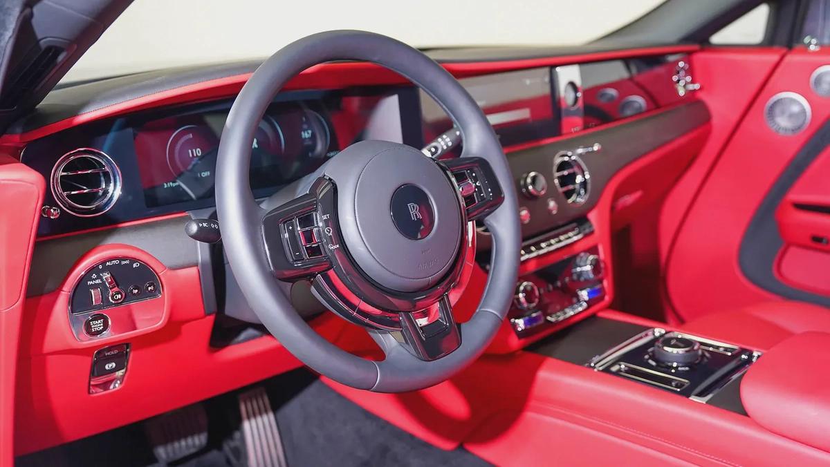 Special Offer | AED 24,358 PM | Warranty Service Feb-2028 | GCC | Spectre - Silver Badge-3-3