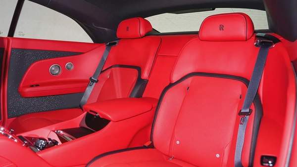 Special Offer | AED 24,358 PM | Warranty Service Feb-2028 | GCC | Spectre - Silver Badge