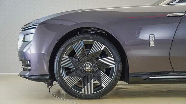 Special Offer | AED 24,358 PM | Warranty Service Feb-2028 | GCC | Spectre - Silver Badge