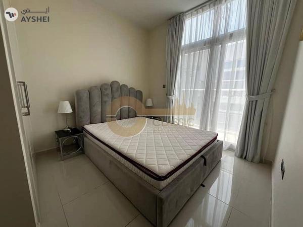 Vacant | 3 Bed Townhouse | Mid Unit | Furnished