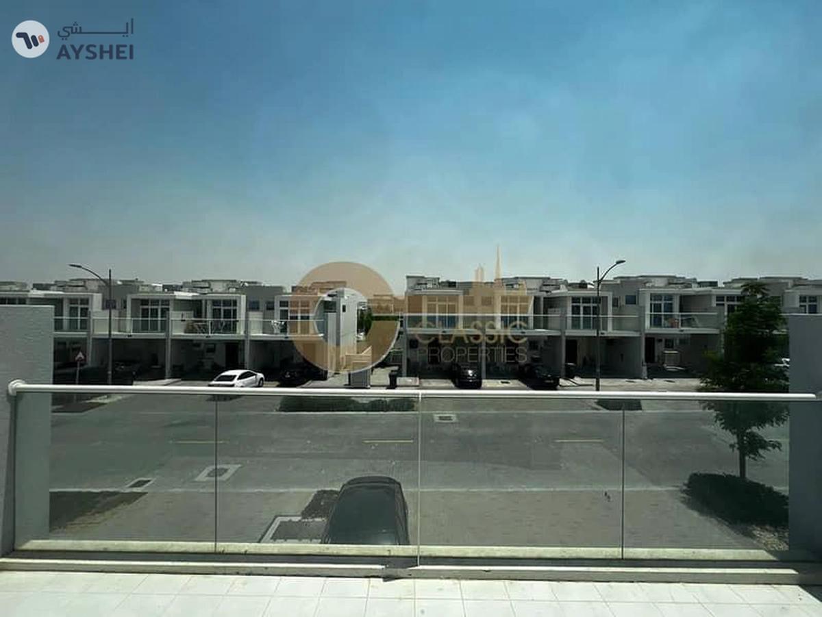 Vacant | 3 Bed Townhouse | Mid Unit | Furnished-11-11