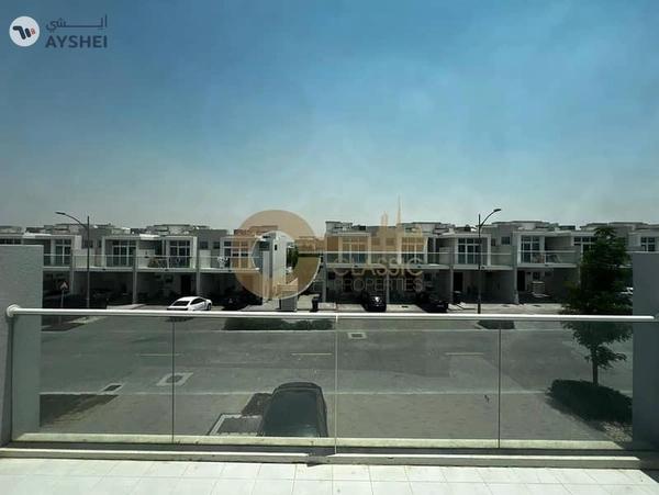 Vacant | 3 Bed Townhouse | Mid Unit | Furnished