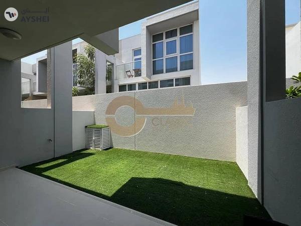 Vacant | 3 Bed Townhouse | Mid Unit | Furnished