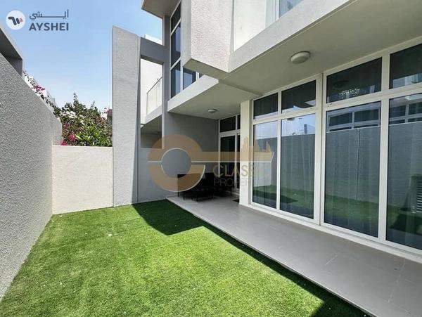 Vacant | 3 Bed Townhouse | Mid Unit | Furnished