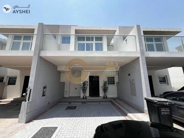 Vacant | 3 Bed Townhouse | Mid Unit | Furnished