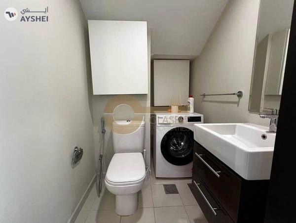 Vacant | 3 Bed Townhouse | Mid Unit | Furnished