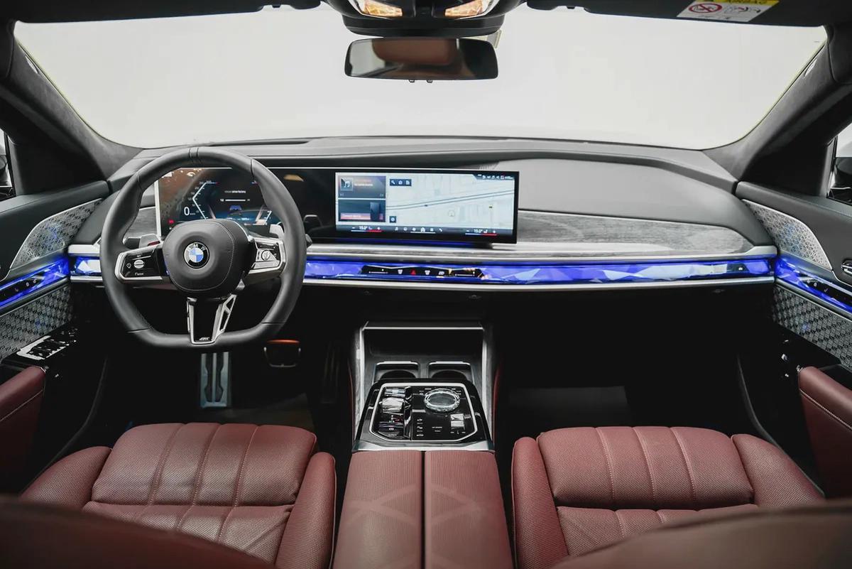 2024 BMW 740i EXECUTIVE WITH 5 YEARS WARRANTY AND SERVICE CONTRACT FROM AGMC-5-5