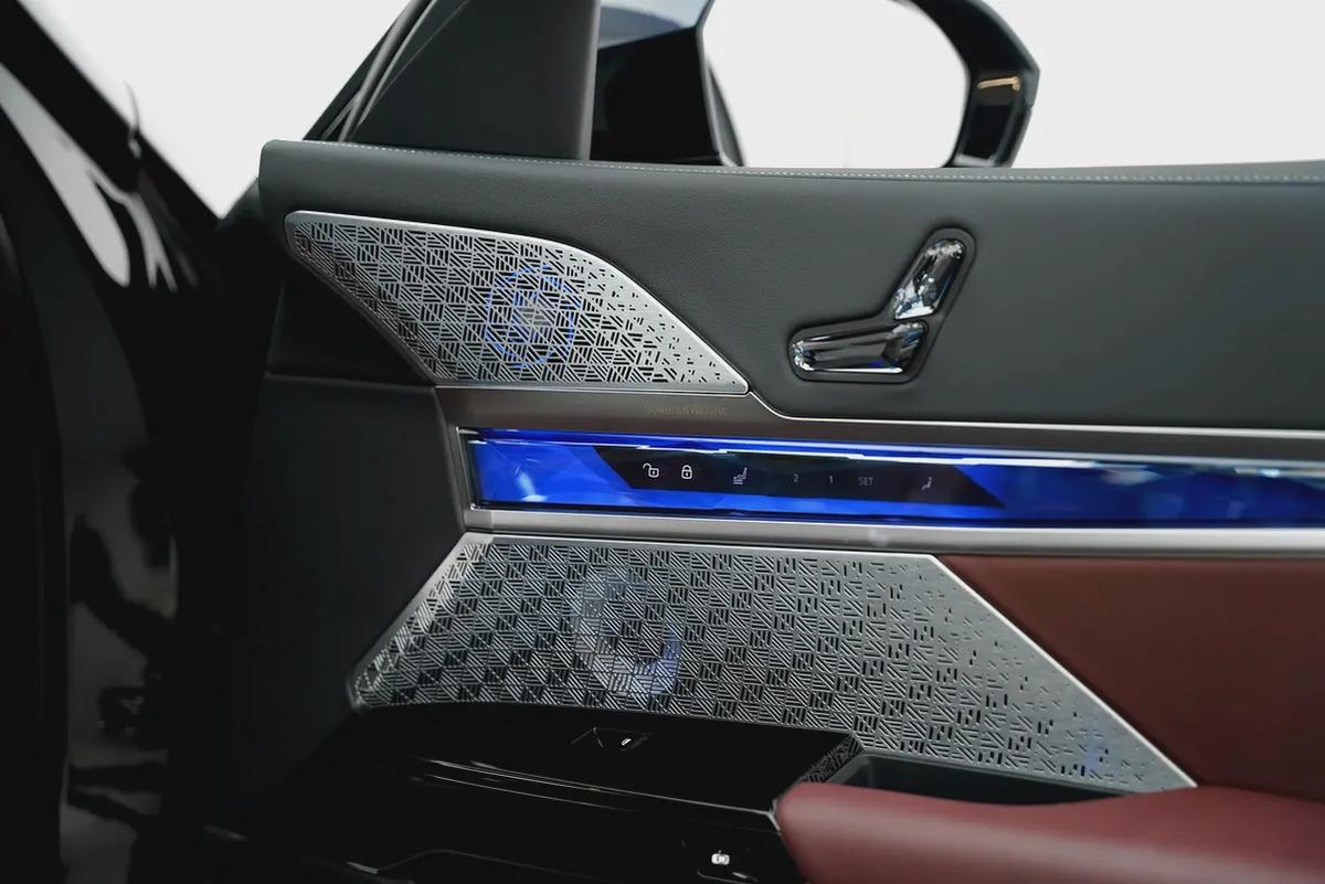 2024 BMW 740i EXECUTIVE WITH 5 YEARS WARRANTY AND SERVICE CONTRACT FROM AGMC-12-12