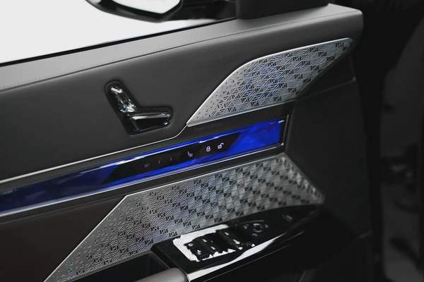 2024 BMW 740i EXECUTIVE WITH 5 YEARS WARRANTY AND SERVICE CONTRACT FROM AGMC