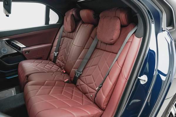 2024 BMW 740i EXECUTIVE WITH 5 YEARS WARRANTY AND SERVICE CONTRACT FROM AGMC