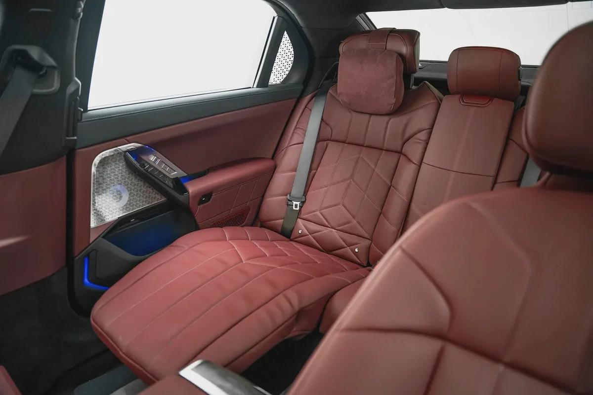 2024 BMW 740i EXECUTIVE WITH 5 YEARS WARRANTY AND SERVICE CONTRACT FROM AGMC-17-17