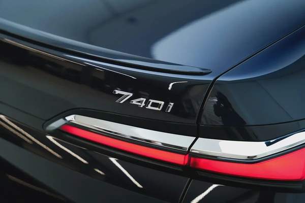 2024 BMW 740i EXECUTIVE WITH 5 YEARS WARRANTY AND SERVICE CONTRACT FROM AGMC