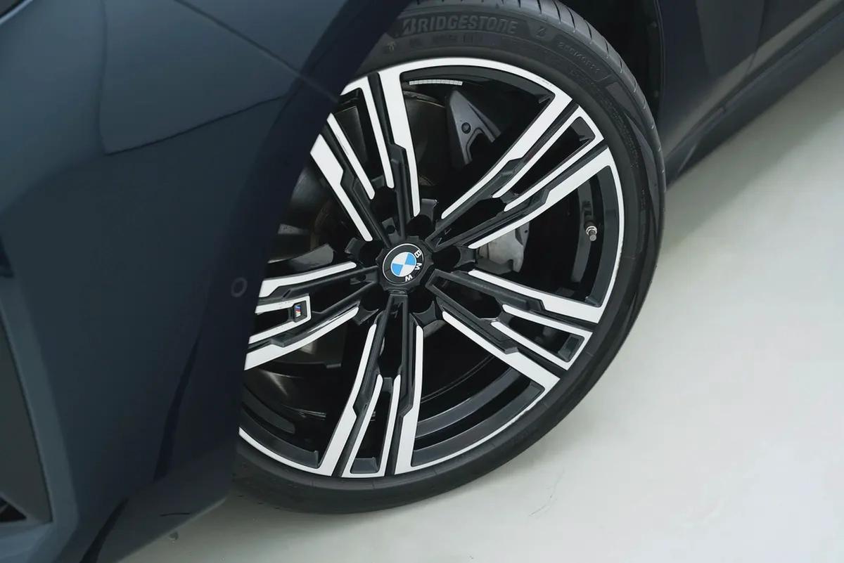 2024 BMW 740i EXECUTIVE WITH 5 YEARS WARRANTY AND SERVICE CONTRACT FROM AGMC-19-19