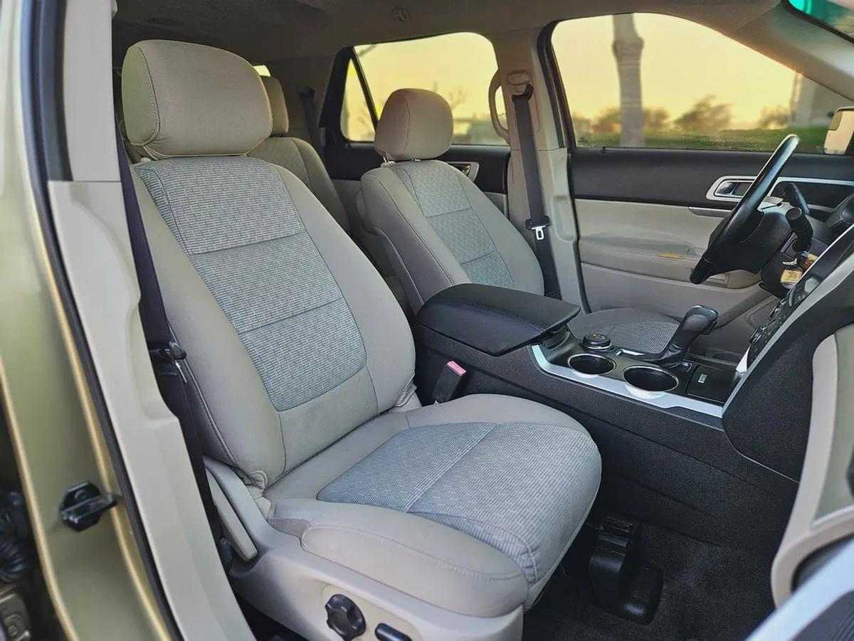 Ford Explorer 2012 GCC Immaculate Condition Family SUV Perfect 7 Seater Car With Low KM-7-7