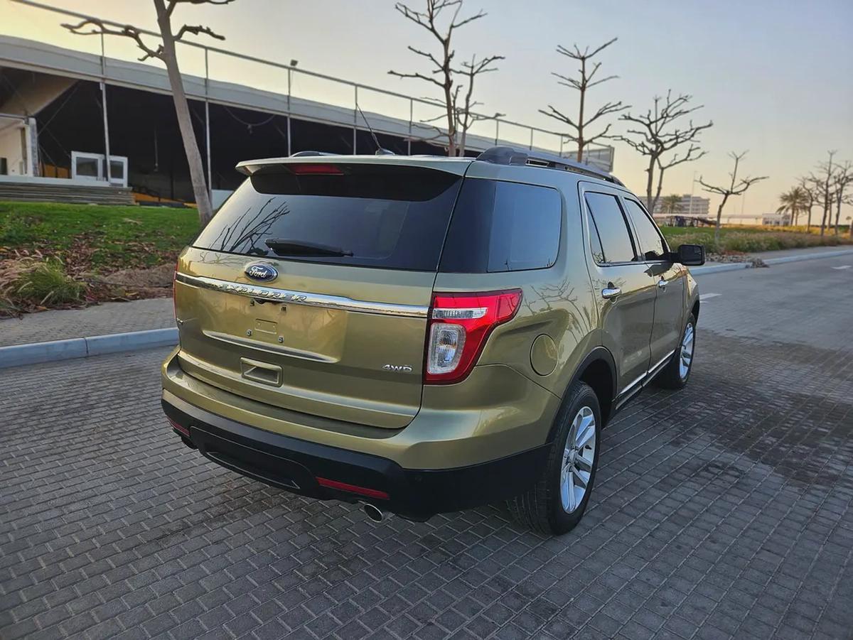 Ford Explorer 2012 GCC Immaculate Condition Family SUV Perfect 7 Seater Car With Low KM-12-12