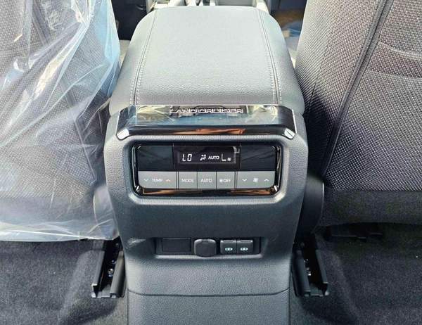Toyota Prado ALL ROUNDER TURBO / 2.4L PETROL V4 / SUNROOF / DVD+CAMERA / COOL BOX (CODE#PPARS)