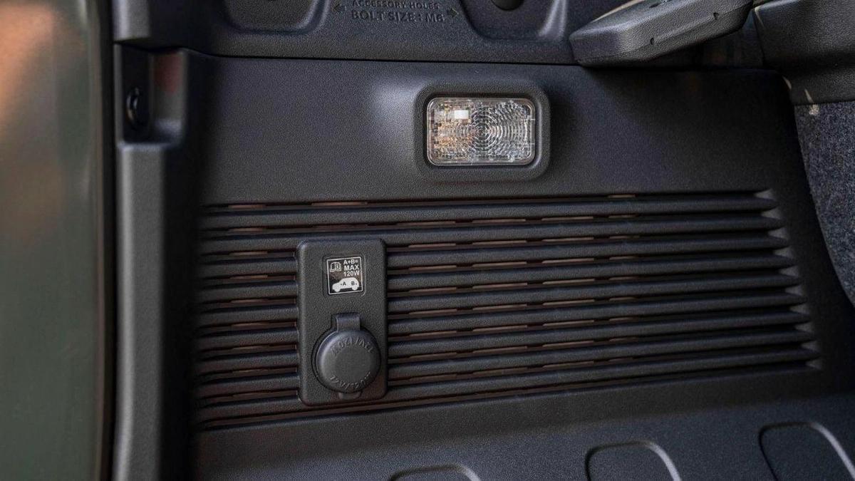Suzuki Jimny GLX MT 1.5-10-10