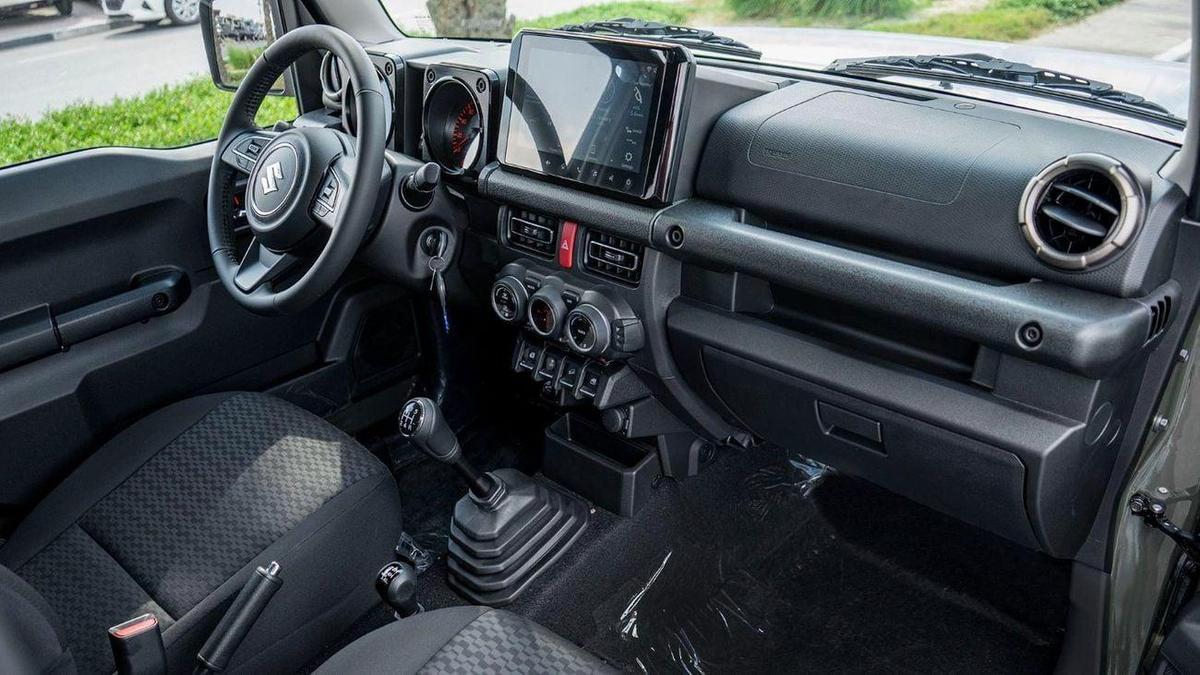 Suzuki Jimny GLX MT 1.5-18-18