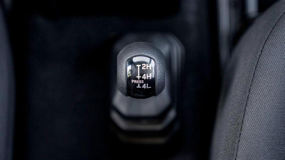 Suzuki Jimny GLX MT 1.5-19-19