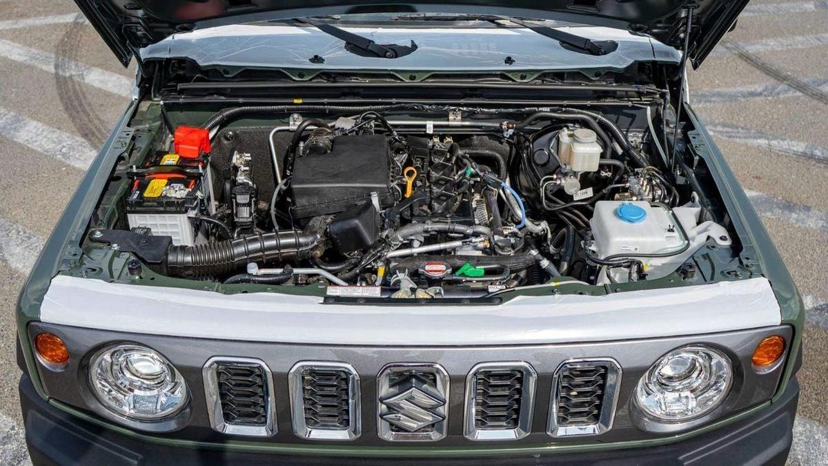 Suzuki Jimny GLX MT 1.5-23-23