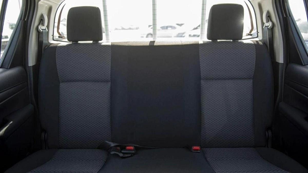Toyota Hilux HILUX 2.4L MED OPTION-17-17