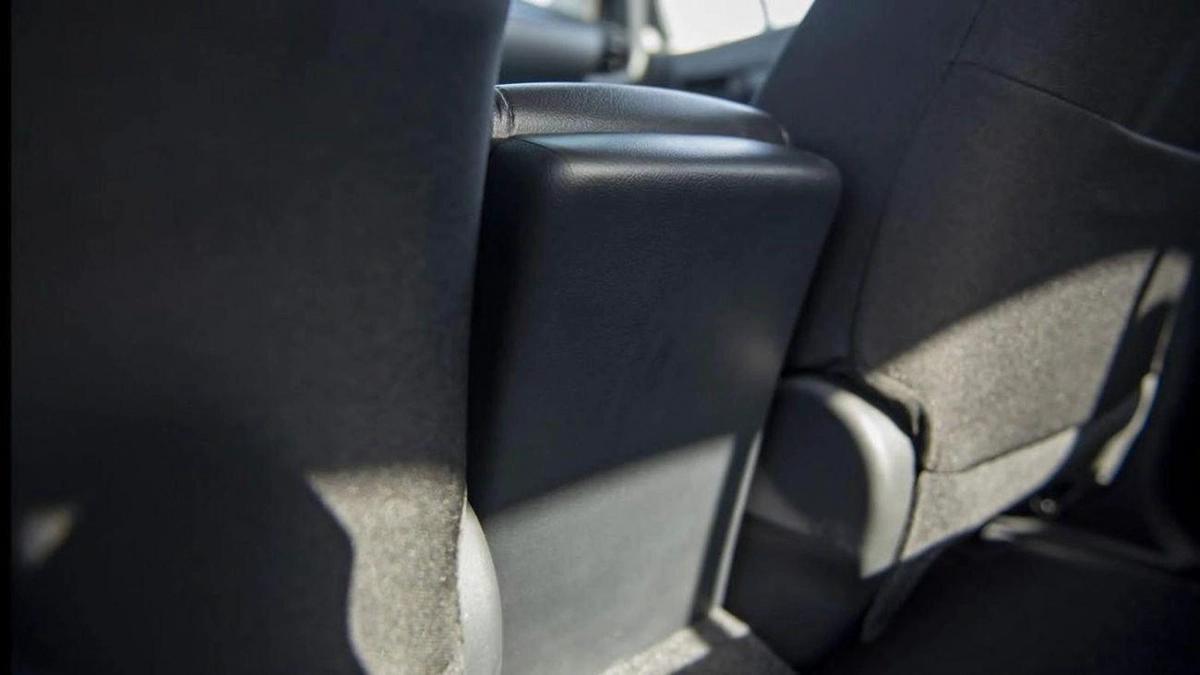 Toyota Hilux HILUX 2.4L MED OPTION-18-18