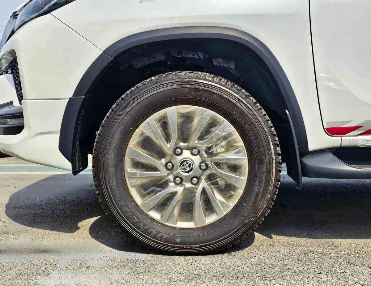 Toyota Fortuner SR5 ADVENTURE / 4.0L V6 PETROL / FRONT PWR SEATS / PUSH START / DIFF LOCK AUTO A/C (CODE # F6HA)-6-6