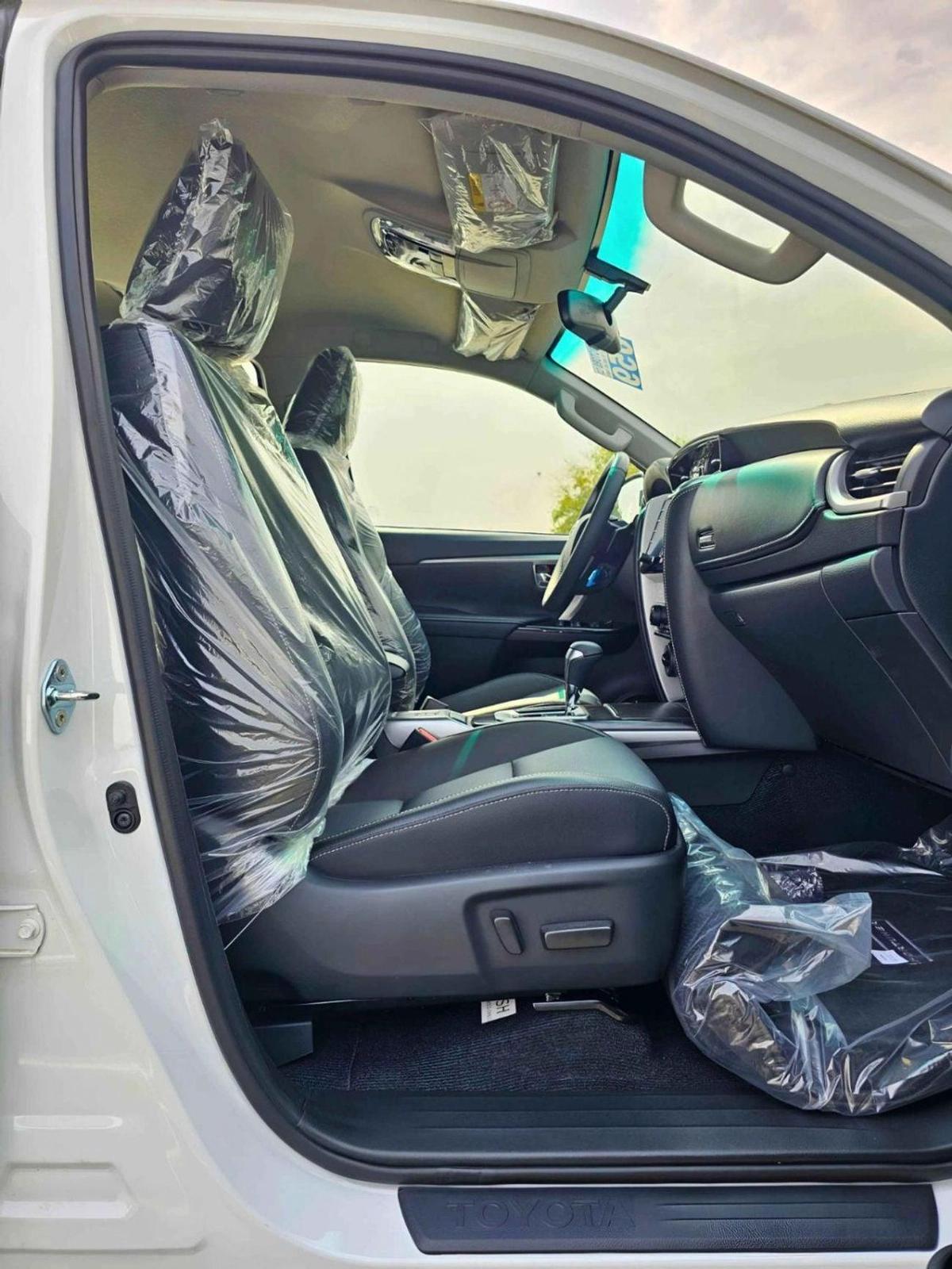 Toyota Fortuner SR5 ADVENTURE / 4.0L V6 PETROL / FRONT PWR SEATS / PUSH START / DIFF LOCK AUTO A/C (CODE # F6HA)-8-8
