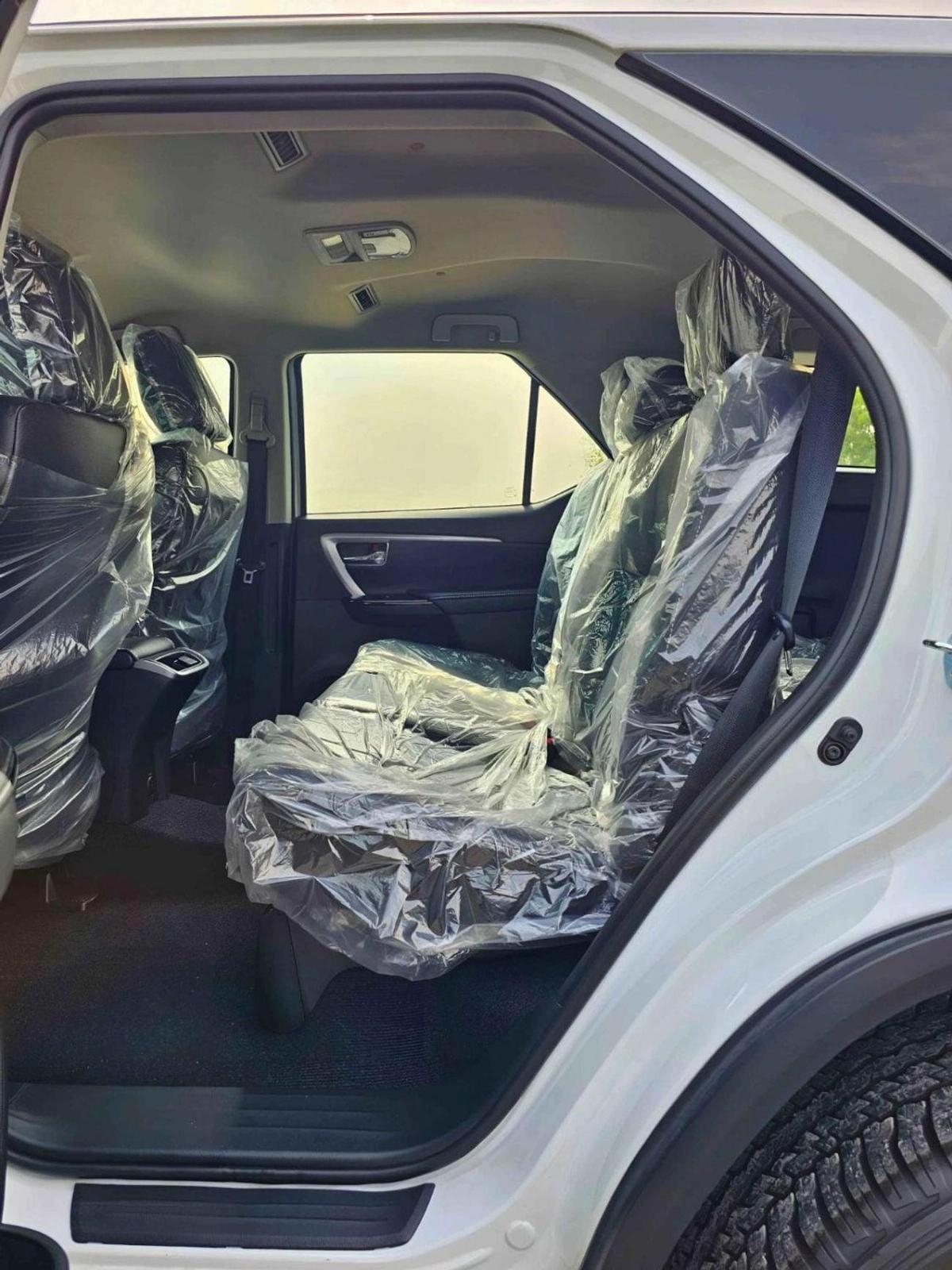Toyota Fortuner SR5 ADVENTURE / 4.0L V6 PETROL / FRONT PWR SEATS / PUSH START / DIFF LOCK AUTO A/C (CODE # F6HA)-9-9