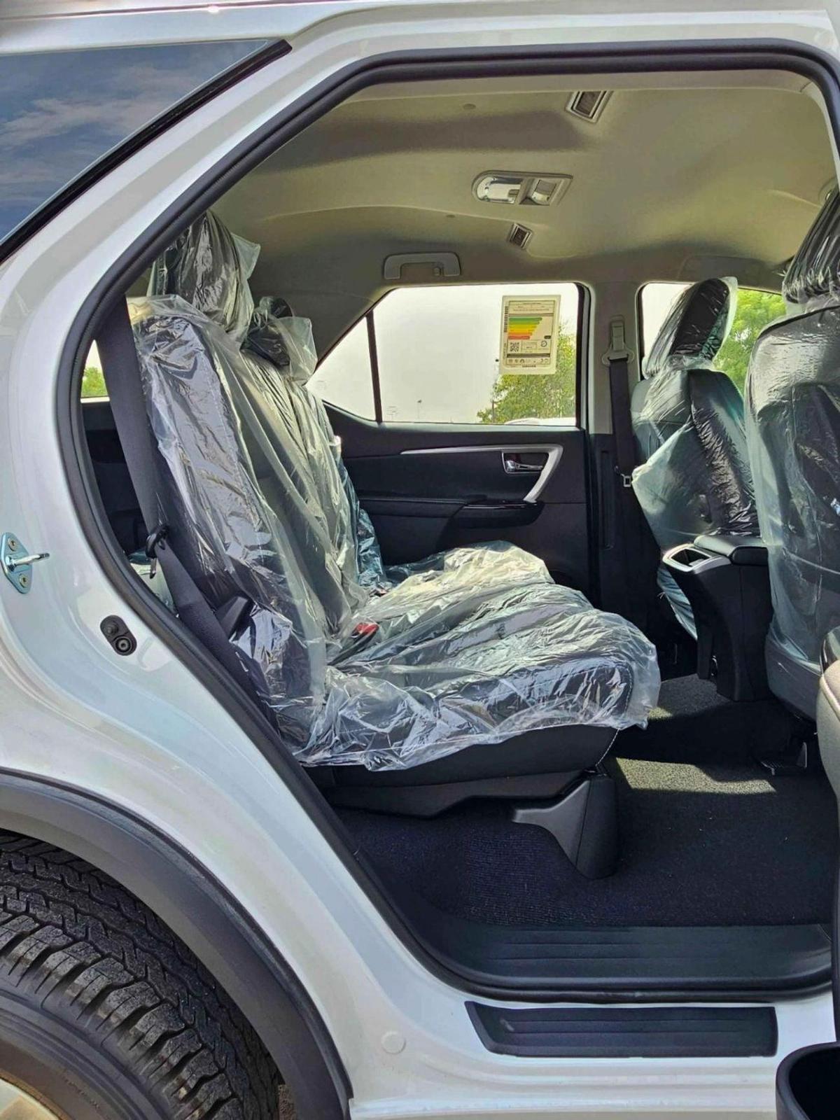 Toyota Fortuner SR5 ADVENTURE / 4.0L V6 PETROL / FRONT PWR SEATS / PUSH START / DIFF LOCK AUTO A/C (CODE # F6HA)-10-10