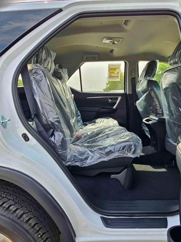 Toyota Fortuner SR5 ADVENTURE / 4.0L V6 PETROL / FRONT PWR SEATS / PUSH START / DIFF LOCK AUTO A/C (CODE # F6HA)