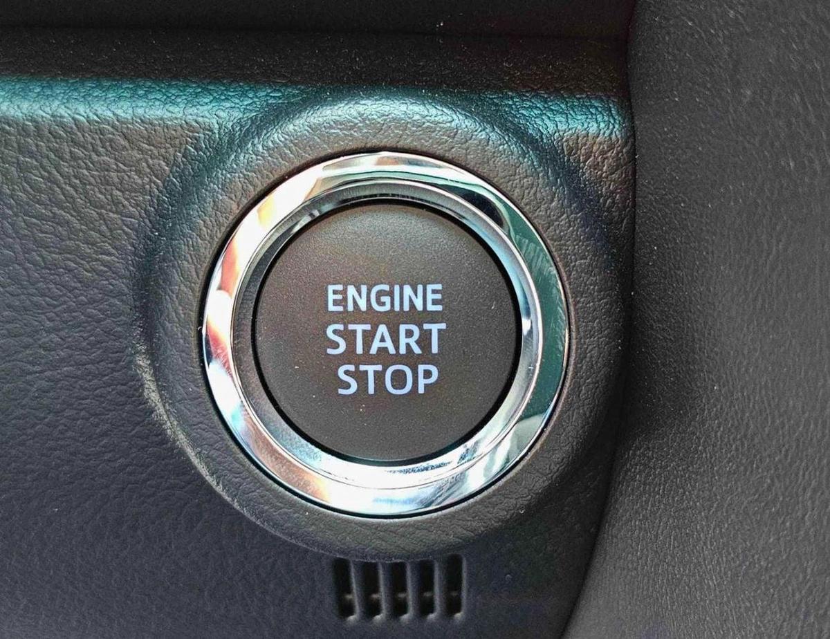 Toyota Fortuner SR5 ADVENTURE / 4.0L V6 PETROL / FRONT PWR SEATS / PUSH START / DIFF LOCK AUTO A/C (CODE # F6HA)-13-13