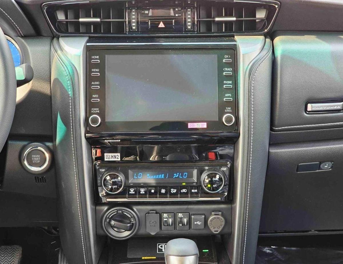 Toyota Fortuner SR5 ADVENTURE / 4.0L V6 PETROL / FRONT PWR SEATS / PUSH START / DIFF LOCK AUTO A/C (CODE # F6HA)-14-14