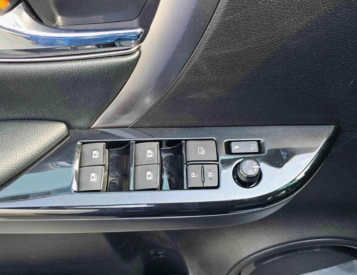 Toyota Fortuner SR5 ADVENTURE / 4.0L V6 PETROL / FRONT PWR SEATS / PUSH START / DIFF LOCK AUTO A/C (CODE # F6HA)-18-18