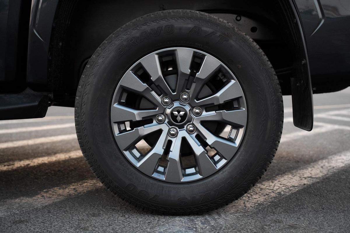 Mitsubishi L200 Sportero-21-21