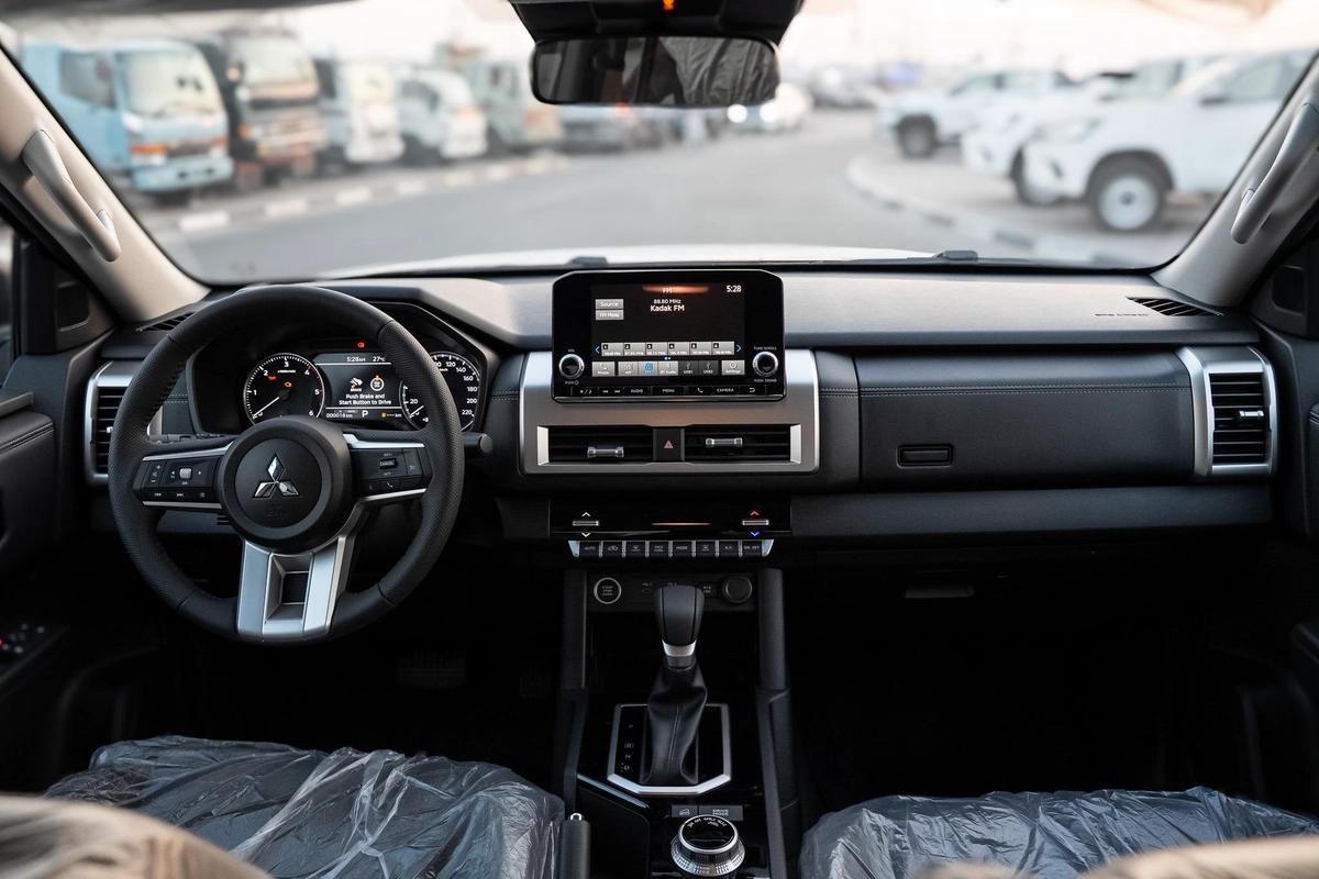 Mitsubishi L200 Sportero-13-13